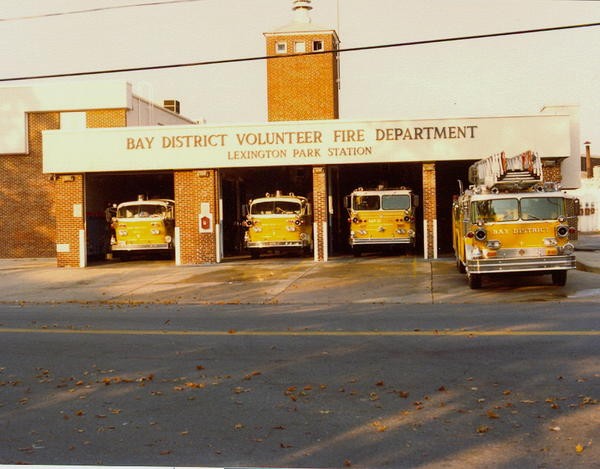 Station 3 - Coral Drive November 1980
L to R: E31 - 1960 American La France, E32 - 1967 American La France, E33 - 1971 Maxim, and Truck 3 - 1975 Imperial